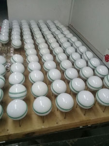 Ballon de cricket en cuir deux pièces - Options personnalisables, haute qualité, durable, pour entraînement et matchs, niveaux club et école - Product Image 2