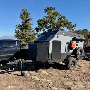 Caravane tout-terrain compacte pour le camping d'aventure avec cuisine et espace de couchage - Product Image 3