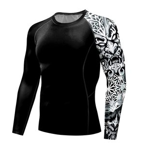 Camiseta de Compresión de Manga Larga para Hombre, Negra con Estampado Tribal Blanco, de Secado Rápido, Ajustada, para Artes Marciales - Product Image 3