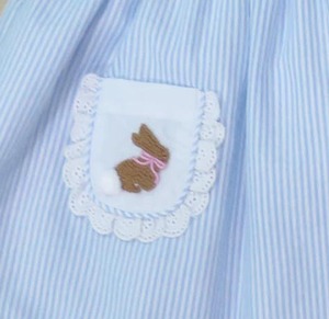 Ensemble de vêtements en coton pour bébé garçon, t-shirt à poche brodé à la main avec motif de lapin mignon, short rayé, vêtements d'été pour tout-petits, vente en gros - Product Image 6