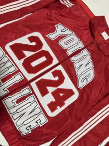 Conjunto deportivo cortavientos personalizado con pantalones jogger y chaqueta transpirable de dos piezas para hombre con apliques bordados. - Product Image 2