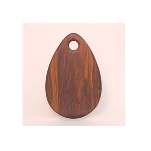 Planche à découper artisanale en bois d'olivier, planche à découper naturelle solide, planche rustique pour la préparation et le service des aliments - Product Image 1