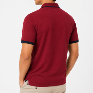 Polo de piqué moderno para hombre con cuello con ribete, cremallera en contraste y bolsillo en el pecho, manga corta, estilo casual elegante para personalización OEM/ODM - Product Image 3