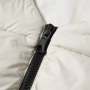 Chaleco Acolchado Impermeable Personalizado para Hombre, Chaqueta de Invierno sin Mangas con Acabado Brillante, Transpirable y Ligera, Fabricación OEM - Product Image 4