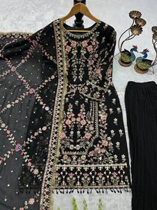 เสื้อและกางเกงชุดออกงานดีไซน์ใหม่ พร้อมผ้าคลุมไหล่แฟนซีและงานปักลาย - Product Image 6