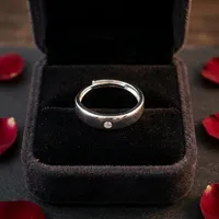 Cincin Unisex Hindu Model Trendy Tradisional Berlapis Perak 18k Kuningan dengan Zirkonia Kubik Bentuk Mewah dan Setting Bezel yang Dapat Disesuaikan