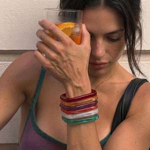 Brazalete de Resina Arcoíris con Patrón de Mármol Moderno Hecho a Mano, Apilable, Geométrico, Cuadrado, Artístico, Delgado y Colorido para Mujer - Product Image 1