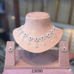 ชุดเครื่องประดับทองชุบ 24K ดีไซน์อินเดียทันสมัยจาก MOLL JEWELLERS ล่าสุด  ทำจากโลหะผสมสังกะสี ประดับด้วยดอกไม้และเพชรซิร์คอน เหมาะสำหรับงานแต่งงานและงานหมั้น - Product Image 1