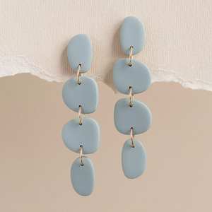 Boucles d'oreilles en résine élégantes, finition brillante, design moderne, durables, luxe, mode, par des artisans expérimentés, accessoires de bijoux - Product Image 3