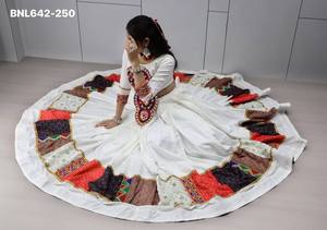 Ensemble Lehenga-Choli pour femme en rayonne et coton imprimé, avec miroir et broderie, idéal pour les fêtes et le Navratri - Product Image 5