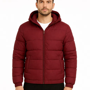 Veste matelassée à capuche de couleur bordeaux de qualité supérieure pour hommes, vêtements d'hiver chauds et isolés, tissu doux et confortable, fermeture éclair intégrale sur le devant - Product Image 1