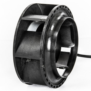พัดลมแบบแรงเหวี่ยงพลาสติกสีดำ ติดตั้งบนท่อ 24V DC ขนาดเล็ก ใบพัดโค้งหลัง - Product Image 2