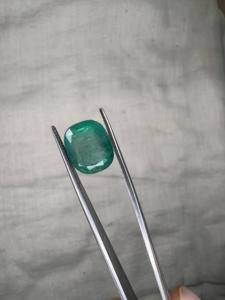 Émeraude naturelle zambienne de 4,72 carats, taille coussin, pierre précieuse verte en vrac pour la vente en gros de bijoux fins - Product Image 3