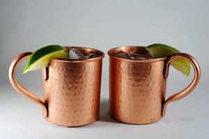Tazas Moscow Mule de Cobre Ecológicas Hechas a Mano BoldBlossom, con Asa, Forma Cilíndrica, Diseño Clásico, a Prueba de Fugas, Reutilizables - Product Image 4
