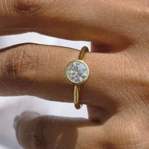 Vana Jewels MR6 1,02 CT brillante Moissanite solitario compromiso anillo de bodas 14K oro amarillo bisel completo conjunto regalos de aniversario - Product Image 3