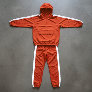 Produit tendance : Ensemble survêtement coupe-vent oversize pour homme avec veste demi-zip et short, design à bandes réfléchissantes, logo personnalisé - Product Image 1