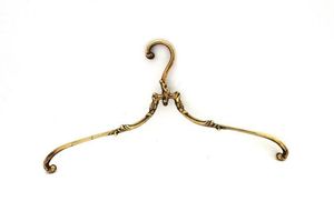 Percha de latón de diseño elegante para la organización de armarios de lujo, habitaciones de hotel y exhibición de prendas en tiendas. - Product Image 2