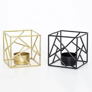 Support de bougie décoratif en métal moderne en forme de cube géométrique pour bougies chauffe-plat, idéal pour mariage, anniversaire, fête, centre de table à la maison - Product Image 1