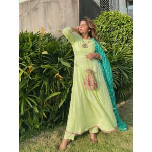 Ensemble de costume en mousseline de rayonne vert pistache pour femmes - Taille XS - Product Image 2