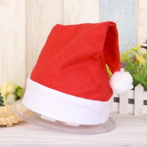Chapeau de Noël traditionnel rouge du Père Noël avec bordure en fourrure blanche confortable et pompon pour les fêtes de Noël - Product Image 3