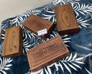 กล่องไม้ทรงสี่เหลี่ยมรักษ์โลกสำหรับเก็บเครื่องประดับและของขวัญ-ภายในนุ่มนวลสำหรับของที่บอบบาง เหมาะสำหรับเทศกาลคริสต์มาสและตรุษจีน วางบนโต๊ะได้ - Product Image 5