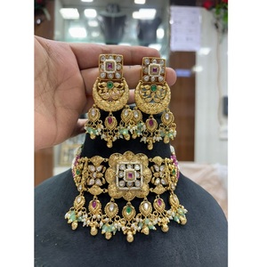 Ensemble collier et boucles d'oreilles en laiton plaqué or de qualité supérieure, charmant et élégant, pour femmes, pour les occasions de mariage. - Product Image 1