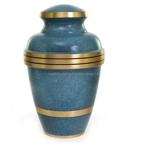 Urnas de cremación de latón de alta calidad con hermoso grabado de oro y urnas funerarias de metal con acabado de peltre para cenizas humanas - Product Image 2