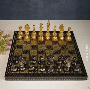 Juego de Ajedrez Magnético de Diseño de Lujo en Metal A.B Handicraftly, Piezas de Metal Doradas y Negras, Tamaño Personalizable - Product Image 1