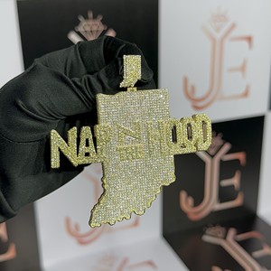 Nueva llegada de joyería hip hop con estilo para hombres y mujeres, colgante de moissanita brillante y ostentoso, disponible a precio de mayoreo. - Product Image 1