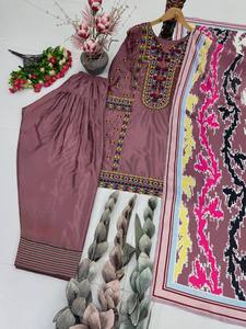 Nuevo Conjunto de Salwar Kameez de Diseñador TENNECY, Estilo Festivo, con Top, Pantalones Plazzo y Dupatta, Adornado con Latkan, Reversible y Sin Arrugas - Product Image 6
