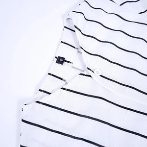 Maillots de baseball Heritage en tissu polyester traditionnel, avec texture authentique et coutures doubles renforcées. - Product Image 3