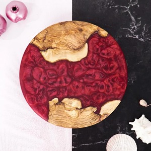 Tabla de cortar de lujo de madera de olivo y resina epoxi azul, perfecta para cortar, servir, preparar charcutería y exhibir queso, procedente de la India. - Product Image 3