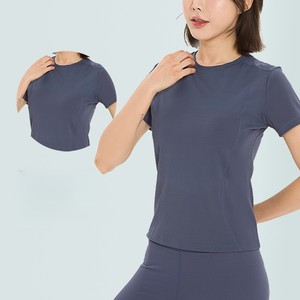 เสื้อยืดแขนสั้นสำหรับออกกำลังกายวิ่งและโยคะสำหรับผู้หญิง แห้งเร็ว ผ้าบาง ปักโลโก้ตามสั่ง ราคาโรงงานจากบังกลาเทศและจีน - Product Image 6