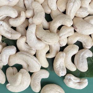 เม็ดมะม่วงหิมพานต์ดิบราคาถูก พร้อมส่งจำนวนมาก WW180, WW240, WW320, LP เม็ดมะม่วงหิมพานต์ 1 กก. มะม่วงหิมพานต์ MOQ ต่ำ - Product Image 1