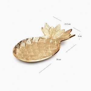 Plateau décoratif ananas plaqué or Curated Living, thème bohème, emballage individuel - Product Image 3