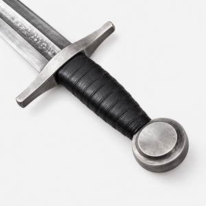 Épée viking courte artisanale en acier Damas avec fourreau en cuir noir et design de lame Damas - Product Image 3