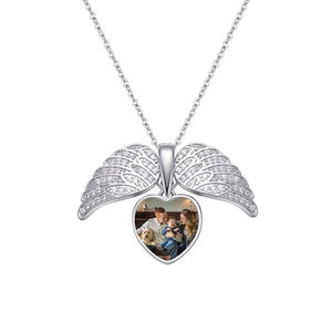 Colgante de Plata con Forma de Corazón y Alas de Ángel, Colgante Personalizado con Foto, Colgante de Recuerdo, Regalo de Condolencias - Product Image 1