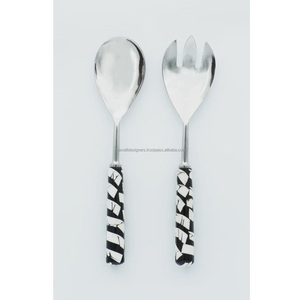 เซิร์ฟเวอร์สลัดสเตนเลสที่ออกแบบมาอย่างดีใช้งานง่ายควบคู่ไปกับโครงสร้างครัวคุณภาพสูงที่ทนทาน - Product Image 1