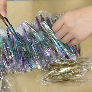 Ciseaux à cuticules professionnels de haute qualité, dorés et multicolores, pour manucure, avec logo personnalisé OEM - Product Image 5