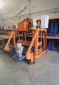 Machine de fabrication de briques et de blocs hydraulique vibrante entièrement automatique robuste, production de béton à haut rendement - Product Image 5