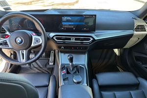 Voiture d'occasion en bon état, propre, BMW M2 Coupé 2024, prête à être expédiée - Product Image 2