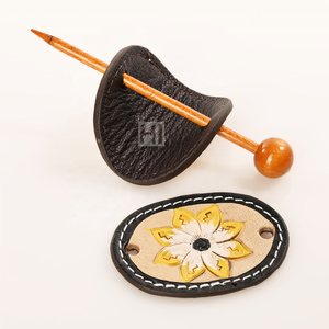 Pince à cheveux vintage en cuir de vachette style western - Product Image 2