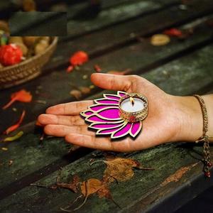 Bougeoirs de conception traditionnelle Nouveauté pour la saison de Diwali Saisons des fêtes à la maison Bougeoirs Belles formes de lotus - Product Image 1