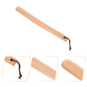 Chausse-pied artisanal en bois massif, aide à l'enfilage des chaussures plates avec sangle de suspension en cuir - Product Image 5