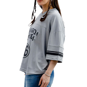 T-shirt style maillot de football américain streetwear gris en polyester, décontracté, respirant, unisexe, à rayures personnalisées, fournisseur principal - Product Image 5