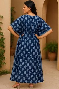 Robe longue décontractée d'été en coton à col en V avec imprimé tête de mort, manches courtes et taille élastique à cordon - Product Image 2