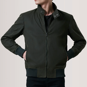 Chaqueta Cortavientos Profesional Unisex Color Verde Oliva Oscuro, Ligera, Elegante, Minimalista, Informal, para Uso Diario - Product Image 3