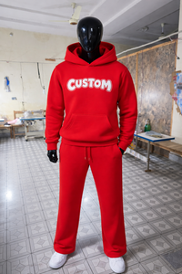 Conjunto Deportivo Personalizado con Logotipo en Relieve para Hombre, Sudadera con Capucha y Pantalones Deportivos Rojos, Traje Deportivo de Felpa de Algodón Premium, Ropa Deportiva Urbana - Product Image 5