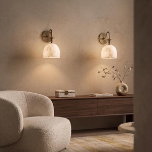 Applique murale moderne en laiton style Art Déco avec abat-jour en albâtre, design artisanal durable, luminaire d'intérieur pour la maison, le bureau et la décoration intérieure - Product Image 5