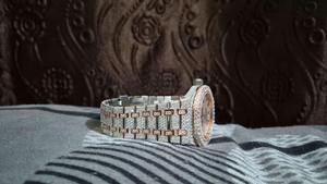 Montre de luxe analogique en acier inoxydable avec cadran en moissanite et pierres étincelantes, idéale pour les mariages - Grande Vente - Product Image 5